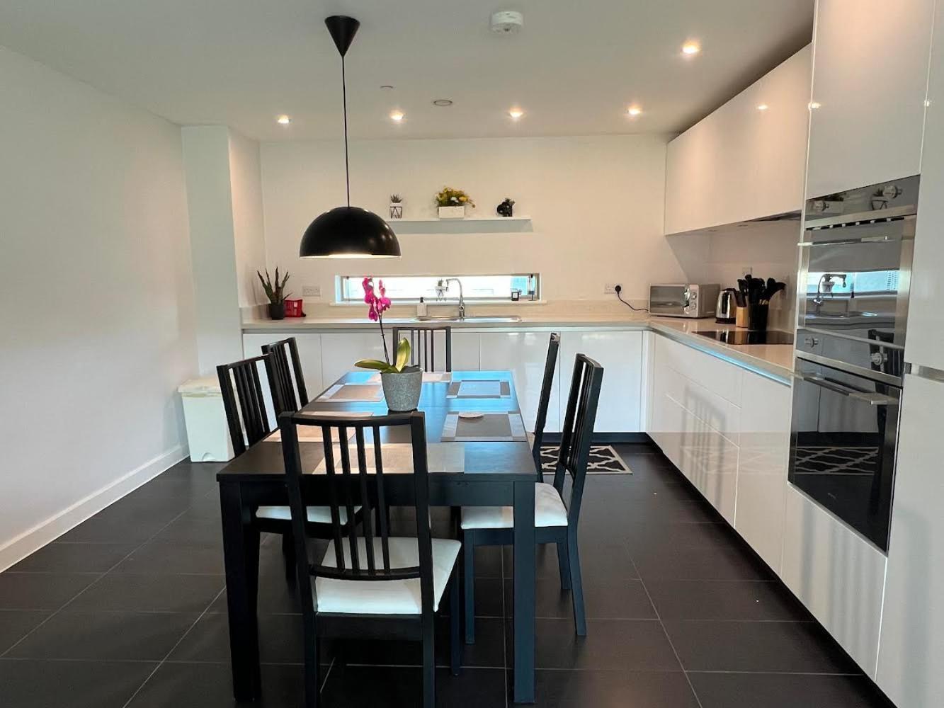 Cambridge Stays - Apartment At Addenbrooke Hospital And Bio Campus - Free Private Parking Екстериор снимка